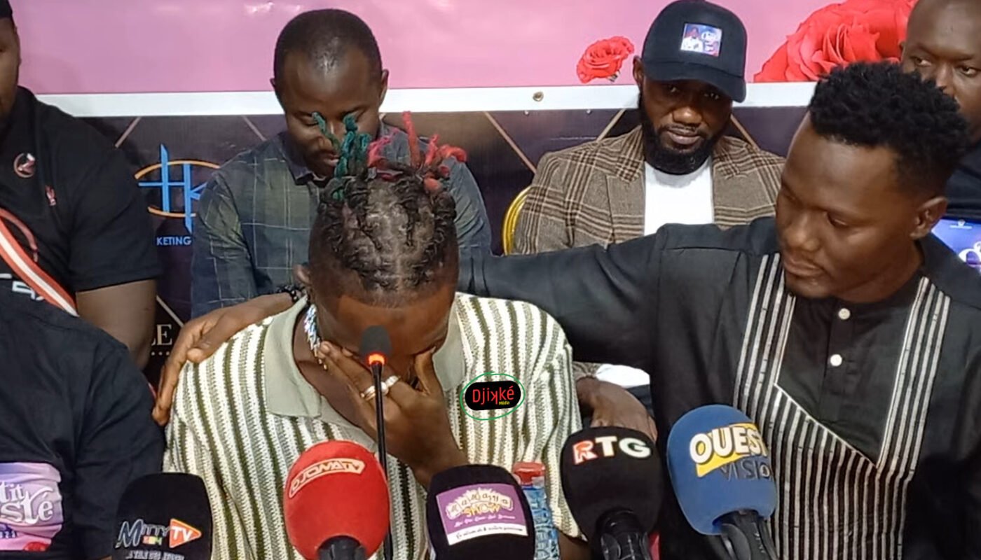 Petit Ousté en larme devant la presse guinéenne
