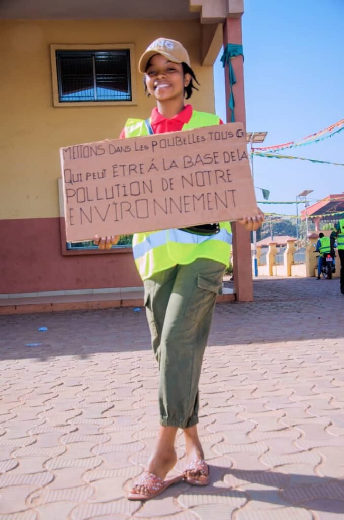 Dans le cadre de la promotion de la participation des jeunes et adolescents y compris des femmes dans la lutte contre le changement climatique en République de Guinée, 240 jeunes et femmes ont été déployés ce samedi 13 janvier 2024 dans les zones frontalières de la région de Kankan.