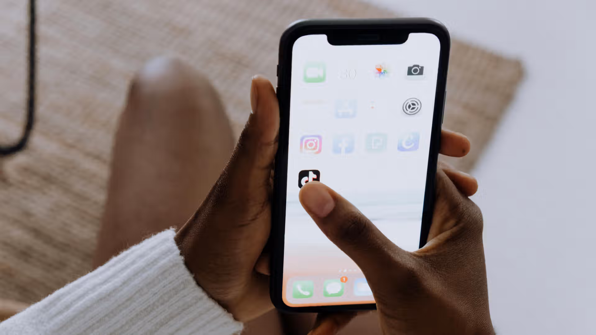 Découvrez 7 réflexes simples pour vérifier les images, vidéos, captures d’écran et messages viraux avant de les partager pendant la période électorale en Guinée